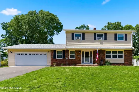 24 Livingston Dr, Howell, NJ 07731
