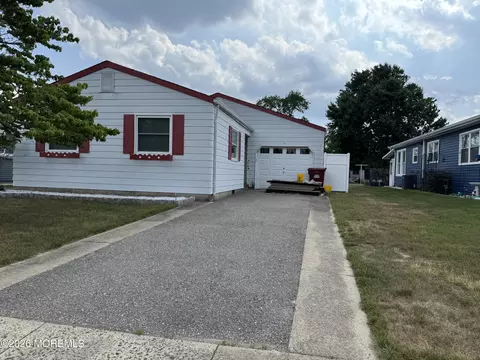 16 Vera Cruz Ct, Toms River, NJ 08757