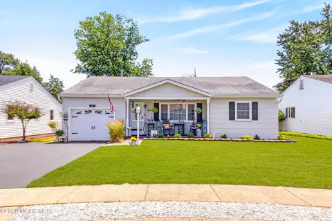 35 Whitmore Dr, Toms River, NJ 08757