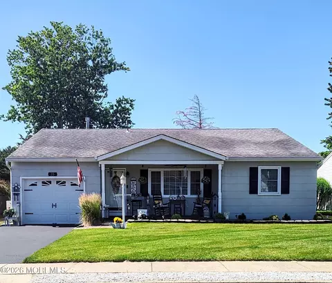 35 Whitmore Dr, Toms River, NJ 08757