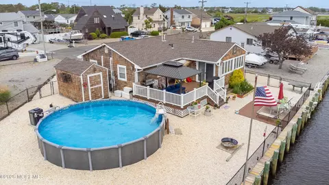 1005 Painter Pt, Lanoka Harbor, NJ 08734