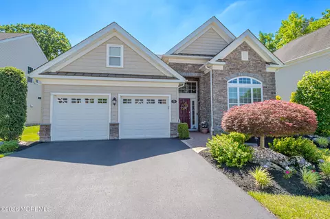 5 Tree Line Dr, Freehold, NJ 07728