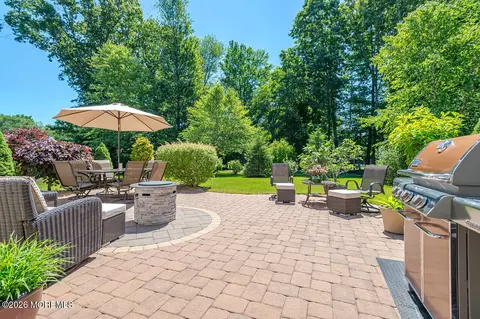 5 Tree Line Dr, Freehold, NJ 07728