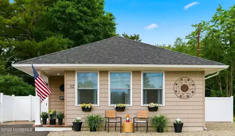 12 Pocono Pl, Toms River, NJ 08753
