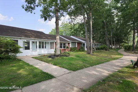 62 Buckingham Dr # D, Lakewood, NJ 08701
