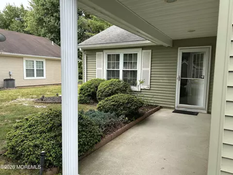 14 Sheffield Dr, Lacey, NJ 08734