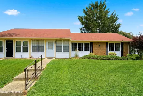 6 B Edinburgh Ln, Manchester, NJ 08759