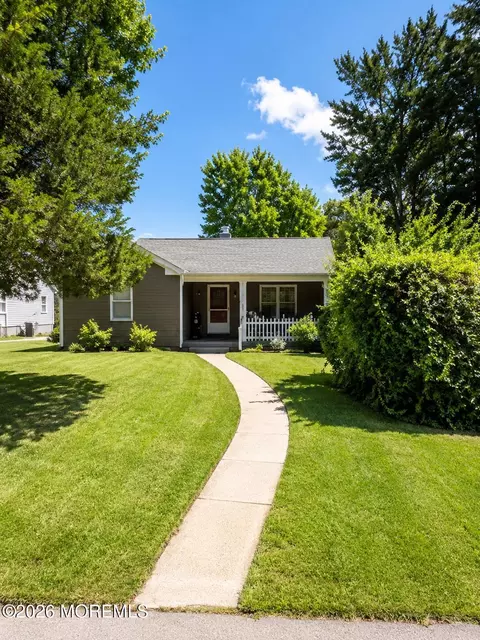 28 Twin Dr, New Egypt, NJ 08533