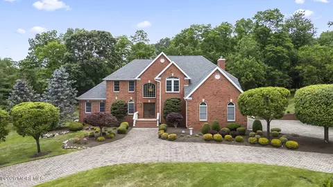 10 Castlehill Dr, Marlboro, NJ 07746