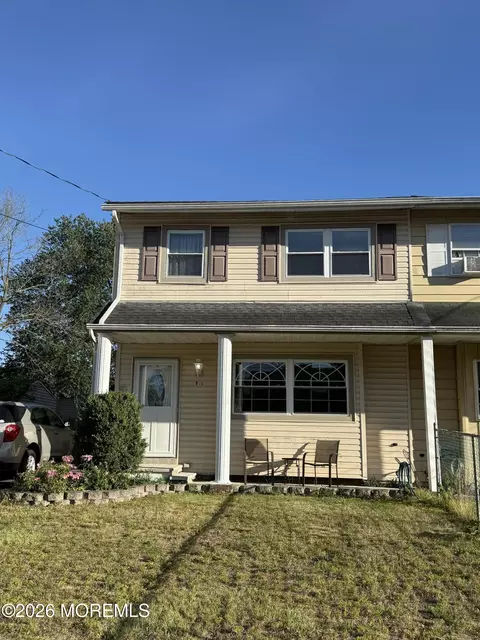 816 Oak St, Lakehurst, NJ 08733