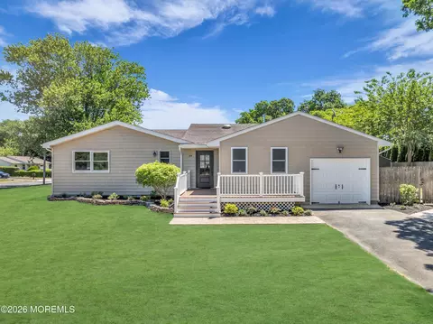 68 Sherman Ave, Bayville, NJ 08721