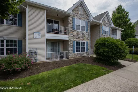 414 Wedgewood Cir #25, Belford, NJ 07718