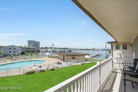 110 Wharfside Dr, Monmouth Beach, NJ 07750