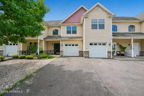 100 Pine St #5, Lakehurst, NJ 08733