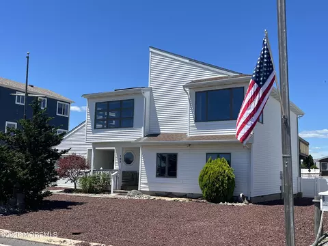 102 Jeanne Dr, Beach Haven West, NJ 08050