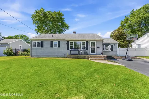 18 Maurice Ave, Holmdel, NJ 07733
