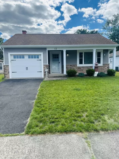 12 Manitoba Ct, Toms River, NJ 08757