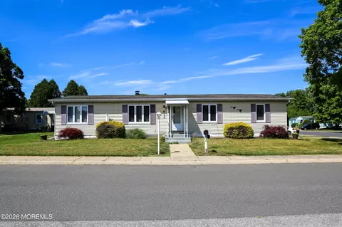 615 Jerome Pl, Freehold, NJ 07728