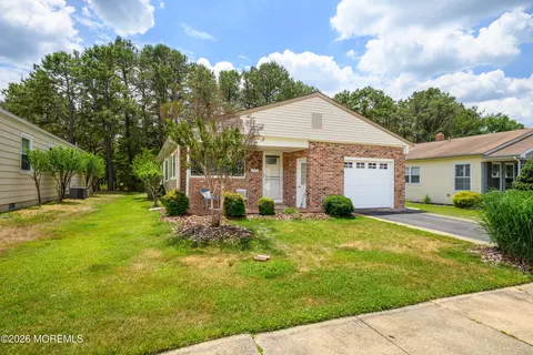 75 Chesterfield Ln, Toms River, NJ 08757
