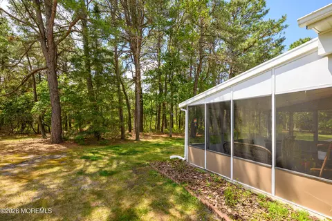 75 Chesterfield Ln, Toms River, NJ 08757