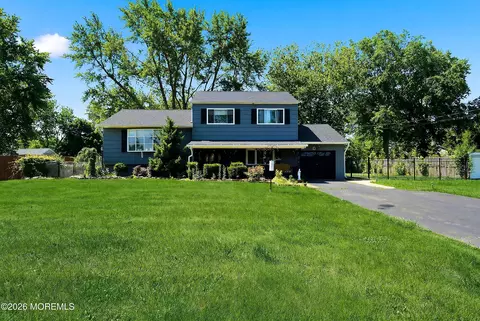 41 Kipling Way, Manalapan, NJ 07726