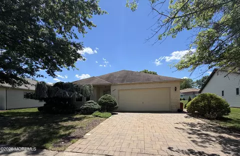 61 Peasley Dr, Marlboro, NJ 07746