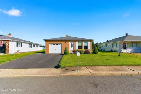 6 Saint Kitts Dr, Toms River, NJ 08757