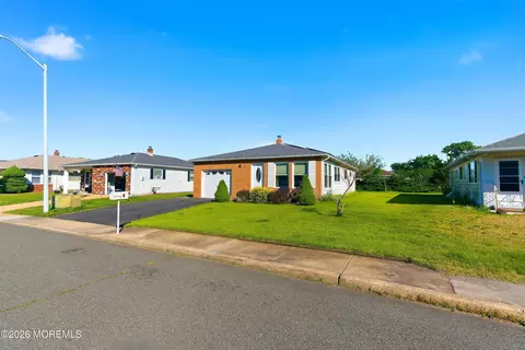 6 Saint Kitts Dr, Toms River, NJ 08757