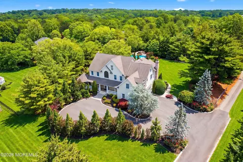 24 Garryford Dr, Middletown, NJ 07748
