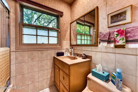 Bath - 29 Ormont Ln, Aberdeen, NJ 07747 photo 1 of 2