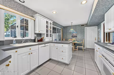 Kitchen - 29 Ormont Ln, Aberdeen, NJ 07747 photo 1 of 4
