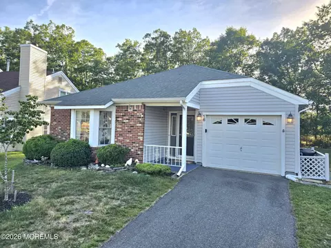 16 Cottonwood Dr, Barnegat, NJ 08005