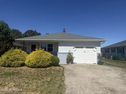 485 Saint Thomas Dr, Toms River, NJ 08757