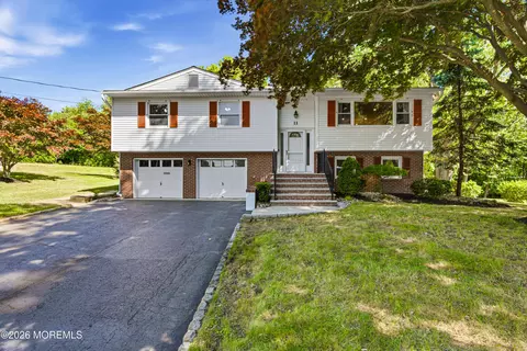 11 Highview Cir, Middletown, NJ 07748