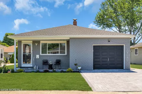 4 Mayaguana St, Toms River, NJ 08757