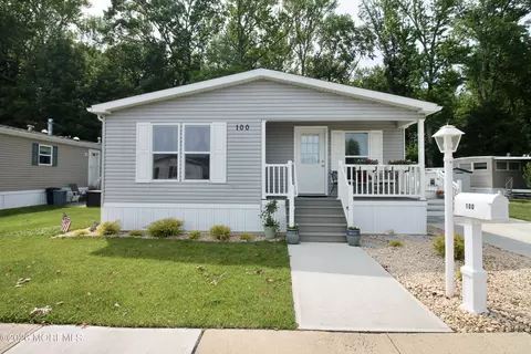 100 Woody Rd, Freehold, NJ 07728