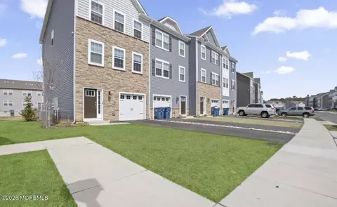 279 Mantoloking Dr, Jackson, NJ 08527