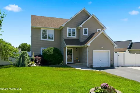 19 W Dolphin Cir W, Bayville, NJ 08721