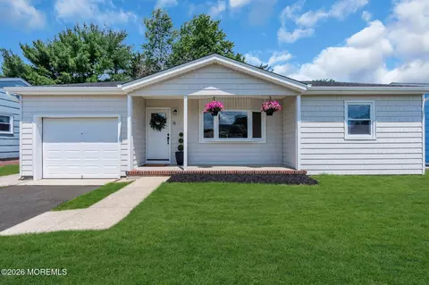 6 Coventry Rd, Toms River, NJ 08757