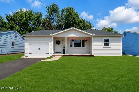 6 Coventry Rd, Toms River, NJ 08757