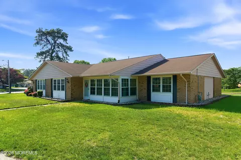 76 Buckingham Dr # B, Manchester, NJ 08759