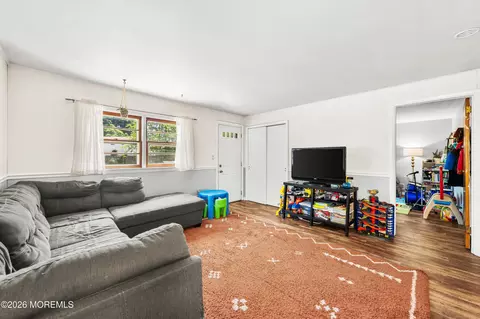7 Pierrepont Ave, Middlesex, NJ 08846 photo 19