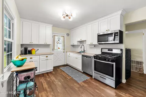 7 Pierrepont Ave, Middlesex, NJ 08846 photo 12