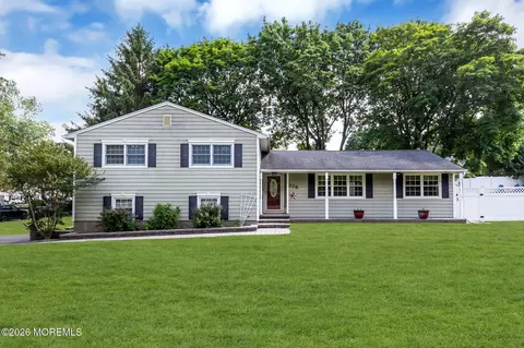 375 Oak Hill Rd, Red Bank, NJ 07701
