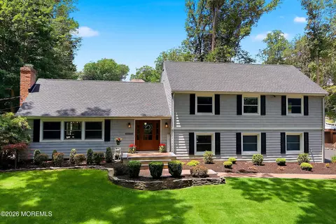 25 Crane Ct, Middletown, NJ 07748