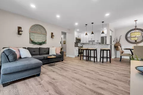 Living - 408 Daisy Ct, Jackson, NJ 08527 photo 1 of 1