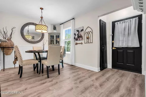 Entry Way - 408 Daisy Ct, Jackson, NJ 08527 photo 1 of 3