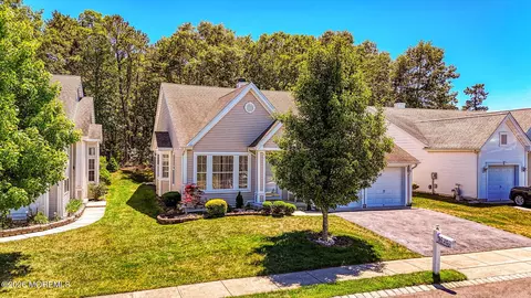 20 Valley Stream Pl, Barnegat, NJ 08005