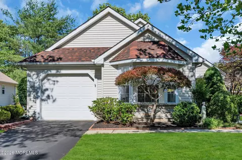 7 Skylark Ln, Lakewood, NJ 08701