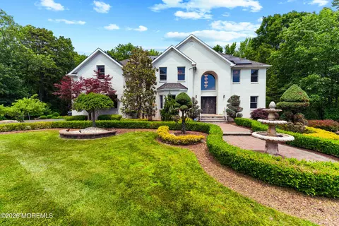 16 Dakota Dr, Old Bridge, NJ 08857
